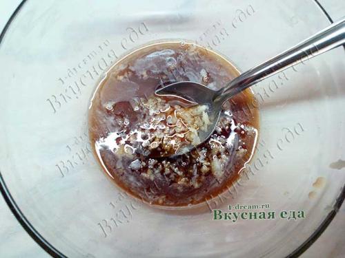 Куриные крылья по восточному. Крылышки в медово-соевом  соусе в духовке - рецепт с фото