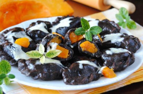 Вареники с тыквой и картошкой. Ленивые вареники с картошкой, тыквой и грибами: оранжевое чудо 02 Вареники с тыквой и картошкой. Ленивые вареники с картошкой, тыквой и грибами: оранжевое чудо 02