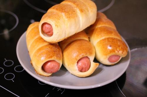 Тесто для сосисок в тесте в духовке на сметане. Сосиски в тесте быстро вкусно и очень просто на дрожжевом тесте