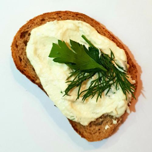 Творожный сыр с зеленью и чесноком рецепт. Творожный сыр с зеленью