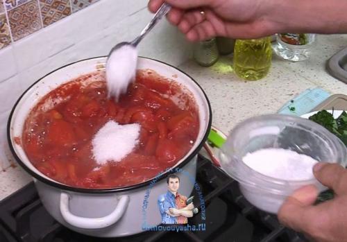 Лечо с чесноком и зеленью. Лечо из помидор и перца на зиму. С зеленью и чесноком