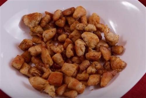 Салат Цезарь с курицей с готовым соусом Цезарь. Салат Цезарь с курицей с соусом Цезарь 14