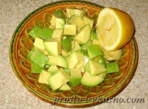 Салат из рукколы авокадо и грейпфрута. Салат из креветок с авокадо, грейпфрутом и рукколой