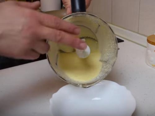 Салат Цезарь с курицей и сухариками. Классический рецепт салата Цезарь с курицей и сухариками в домашних условиях