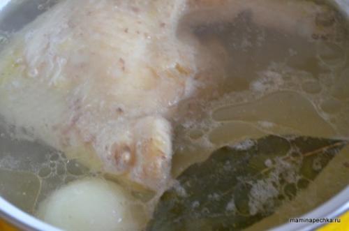 Суп с пельменями в горшочке. Суп с пельменями в горшочках