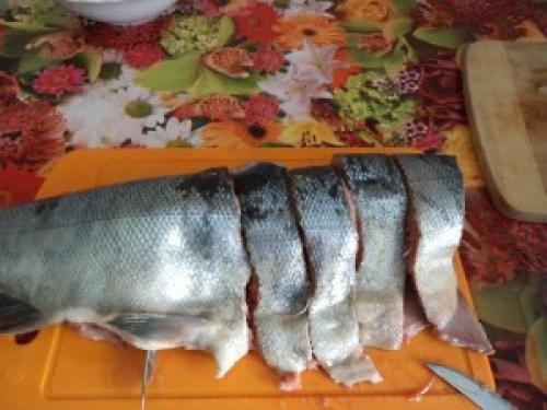 Лосось тушеный с морковью и луком. Лосось по-монастырски