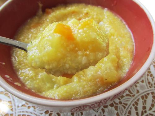 Каша с кабачком. Кукурузная каша с кабачком, морковью и луком