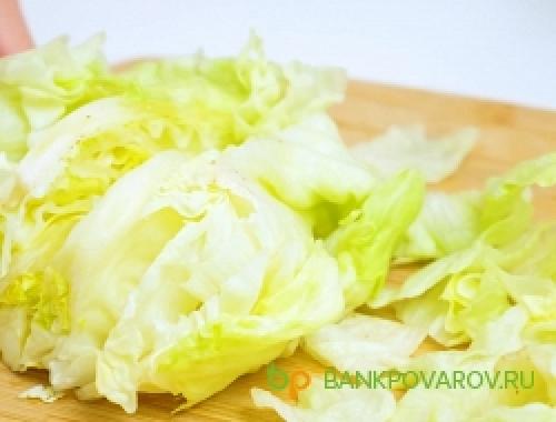 Салат Цезарь с курицей с готовым соусом Цезарь. Салат Цезарь с курицей с соусом Цезарь