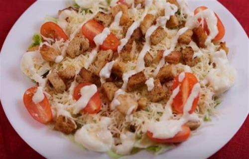 Салат Цезарь с курицей с готовым соусом Цезарь. Салат Цезарь с курицей с соусом Цезарь 18