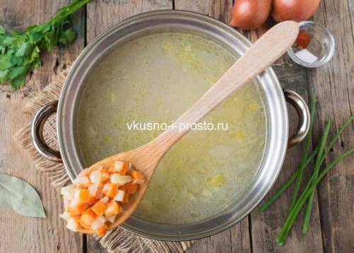 Пельмени в курином бульоне. Суп с пельменями на курином бульоне