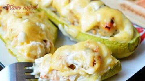 Лодочки из кабачков с курицей пп. Лодочки из кабачков с курицей