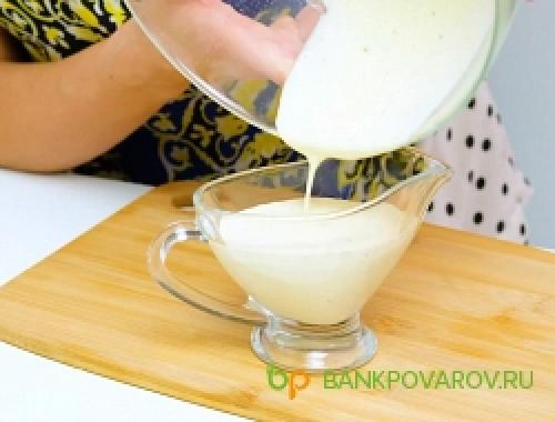 Салат Цезарь с курицей с готовым соусом Цезарь. Салат Цезарь с курицей с соусом Цезарь