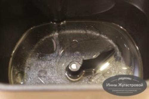 Рецепты для маленькой хлебопечки. Простой белый хлеб в хлебопечке, 500 граммовая буханка