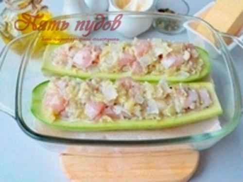 Лодочки из кабачков с курицей пп. Лодочки из кабачков с курицей