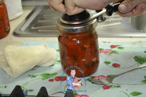 Лечо с чесноком и зеленью. Лечо из помидор и перца на зиму. С зеленью и чесноком