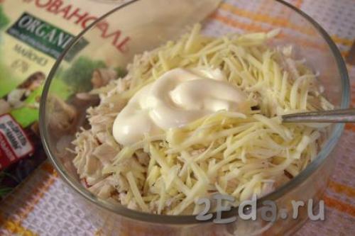 Салат с курицей болгарским перцем и корейской морковью. Салат с корейской морковью, курицей и болгарским перцем