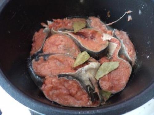 Лосось тушеный с морковью и луком. Лосось по-монастырски