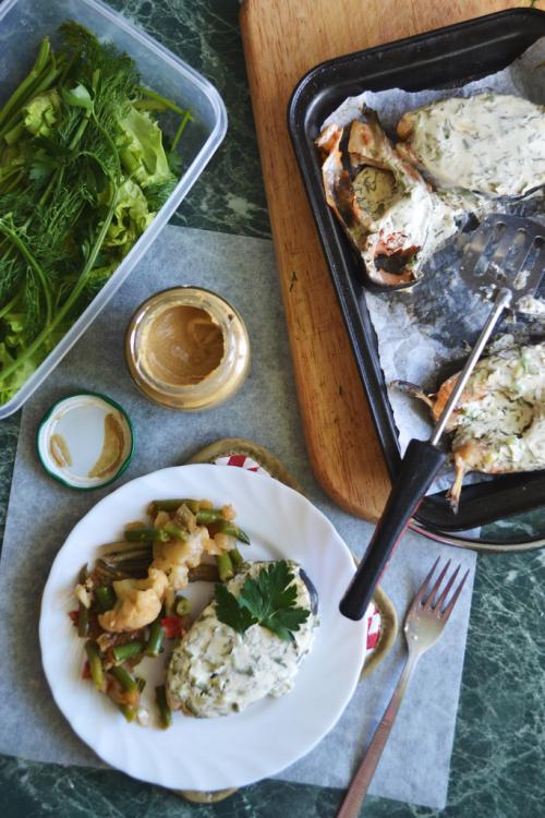 Лосось тушеный в сметане. Лосось в сметанном соусе