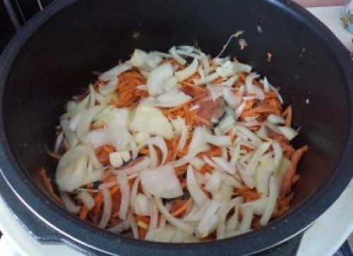 Лосось тушеный с морковью и луком. Лосось по-монастырски