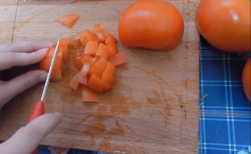 Салат Цезарь с сухариками простой рецепт. Классический рецепт салата Цезарь с курицей и сухариками в домашних условиях