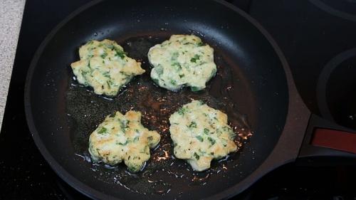 Оладьи из мяса курицы с крахмалом впрок. Описание