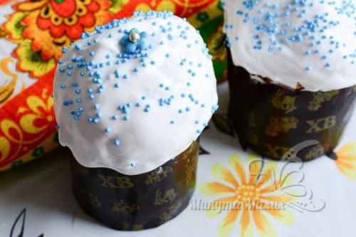 Пасхальный кулич с цукатами и изюмом