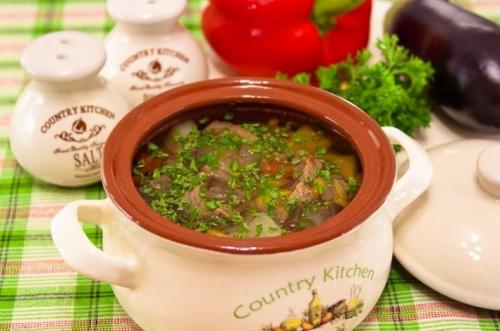 Суп с пельменями в горшочке. Суп с пельменями в горшочках