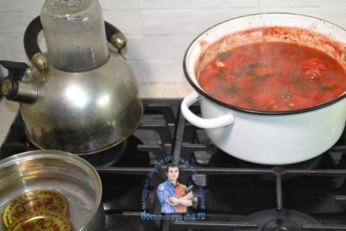 Лечо с чесноком и зеленью. Лечо из помидор и перца на зиму. С зеленью и чесноком