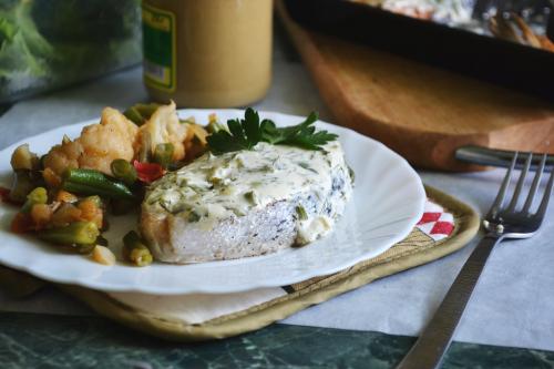 Лосось тушеный в сметане. Лосось в сметанном соусе