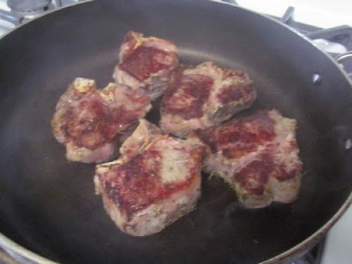 Бараньи отбивные на косточке. Отбивные из баранины