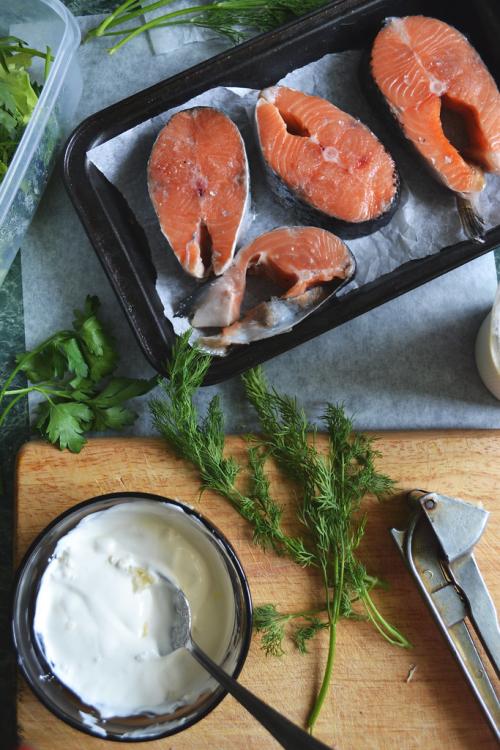 Лосось тушеный в сметане. Лосось в сметанном соусе