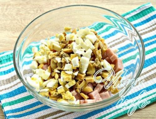 Салат с грибами и ветчиной и перцем болгарским. Описание 05 Салат с грибами и ветчиной и перцем болгарским. Описание 05