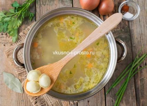 Пельмени в курином бульоне. Суп с пельменями на курином бульоне