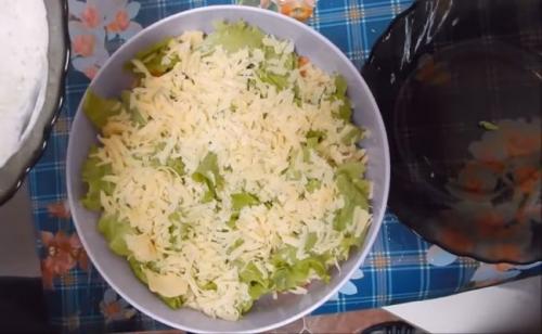 Салат Цезарь с сухариками простой рецепт. Классический рецепт салата Цезарь с курицей и сухариками в домашних условиях