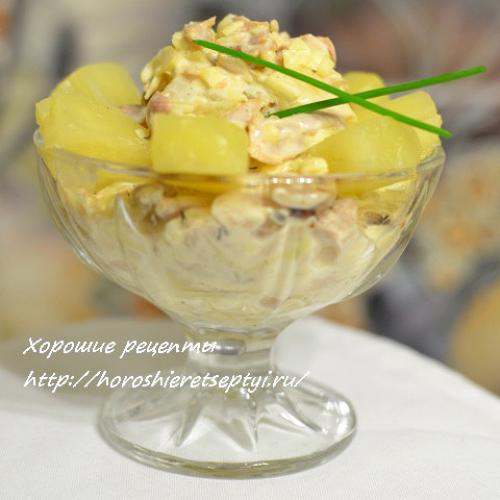 Салат с курицей и помидорами и сыром. Ингредиенты: