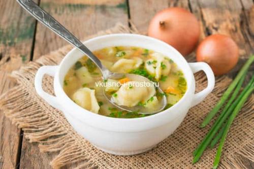 Пельмени в курином бульоне. Суп с пельменями на курином бульоне