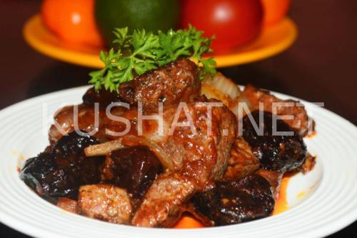 Печень с черносливом в вине. Тушеная свиная печень с черносливом. Пошаговый рецепт с фото