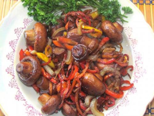 Шампиньоны с болгарским перцем и луком. #1 Алена