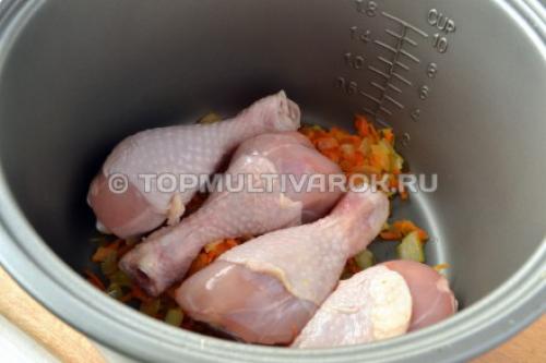 Тушеная капуста с куриными ножками в мультиварке. Куриные голени с капустой