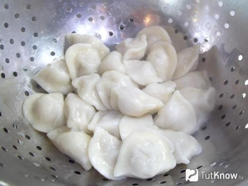 Пельмени жареные с помидорами и луком. Сытное домашнее блюдо: пельмени с помидорами и сыром на сковороде 26 Пельмени жареные с помидорами и луком. Сытное домашнее блюдо: пельмени с помидорами и сыром на сковороде 26