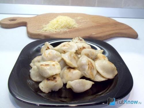 Пельмени жареные с помидорами и луком. Сытное домашнее блюдо: пельмени с помидорами и сыром на сковороде 30 Пельмени жареные с помидорами и луком. Сытное домашнее блюдо: пельмени с помидорами и сыром на сковороде 30