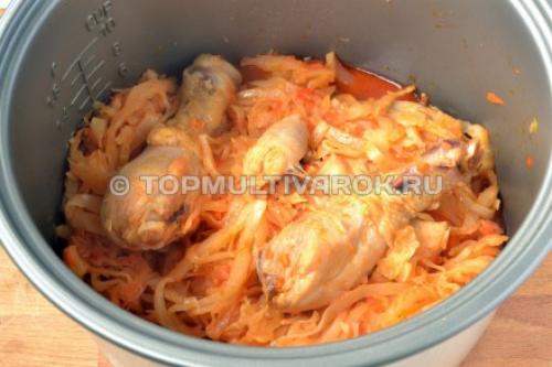 Тушеная капуста с куриными ножками в мультиварке. Куриные голени с капустой