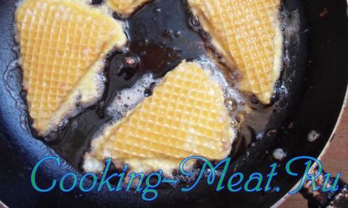 Бутерброды с фаршем в кляре. Вафельные коржи с фаршем в кляре