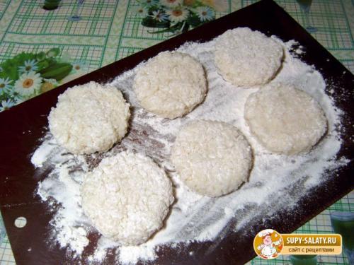 Биточки из рисовой каши рецепт. Рисовые биточки с сырым мясом