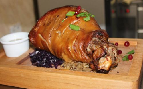 Рулька в духовке.  Свиная рулька, запеченная в фольге