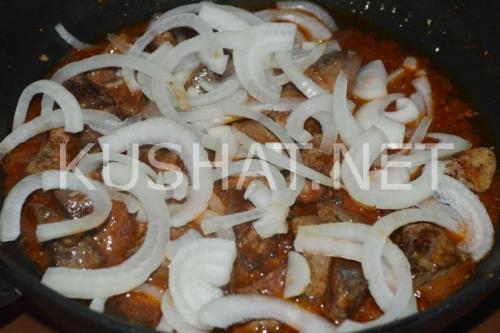 Печень с черносливом в вине. Тушеная свиная печень с черносливом. Пошаговый рецепт с фото