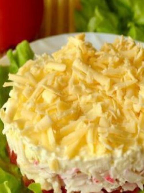 Слоеный салат с курицей и болгарским перцем. Слоеный теплый салат с курицей и сладким перцем: быстрый рецепт