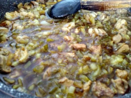 Подлива из свинины с солеными огурцами. Рецепт свинины с солеными огурцами с пошаговыми фото