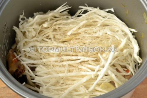 Тушеная капуста с куриными ножками в мультиварке. Куриные голени с капустой