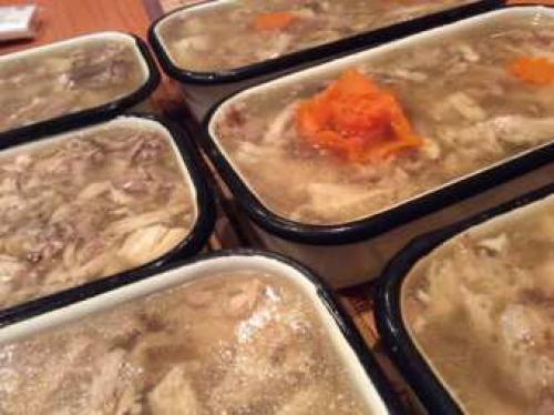 Что можно приготовить из куриных горлышек. Рецепт холодца из куриных шей